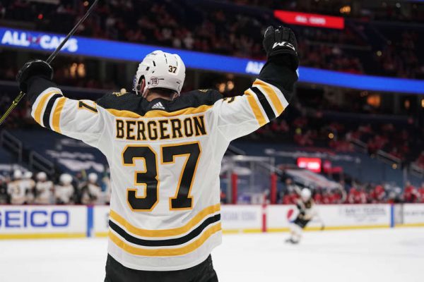Patrice Bergeron doesn't travel with Bruins for games in Florida