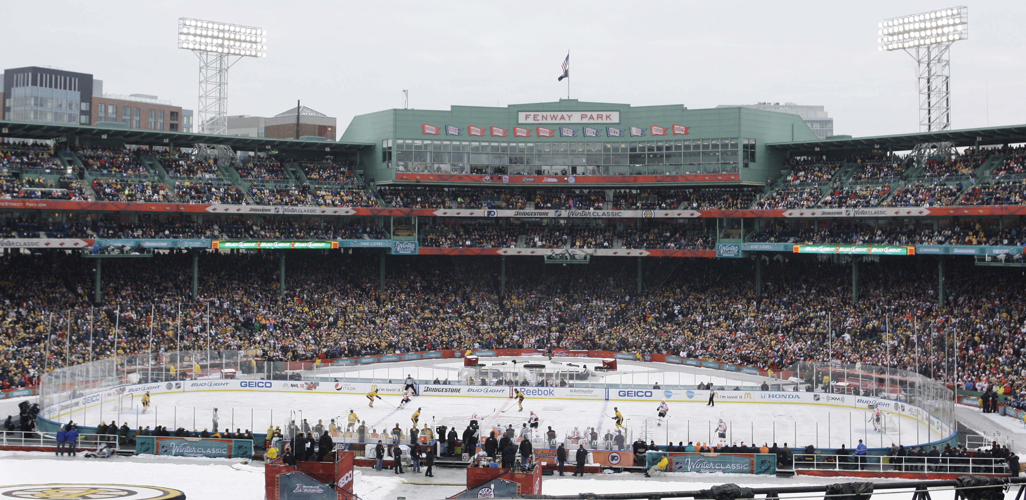 Jarry leaves Winter Classic for Penguins in loss to Bruins